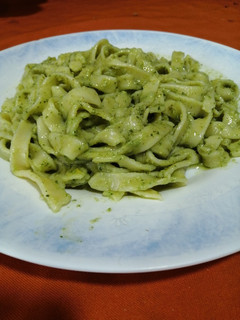 Una foto de Tallarines sin gluten al pesto