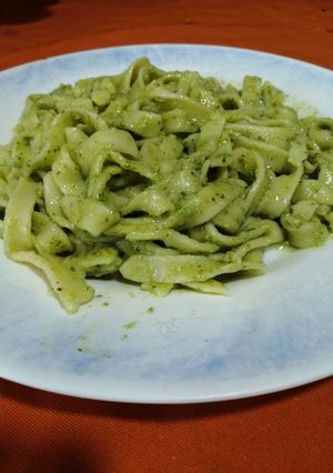 Una foto de Tallarines sin gluten al pesto