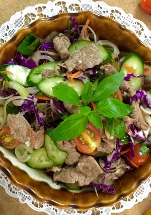 Hình của món Salad bò ngũ sắc.