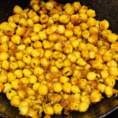 A picture of Chole masala (dry).