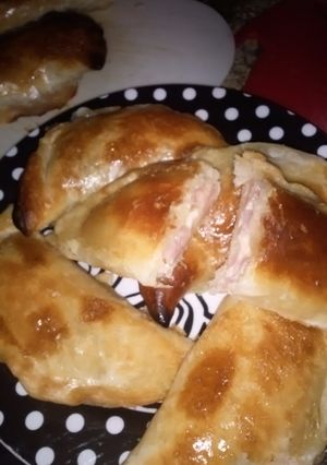 Una foto de Empanadas de jamón y queso al horno