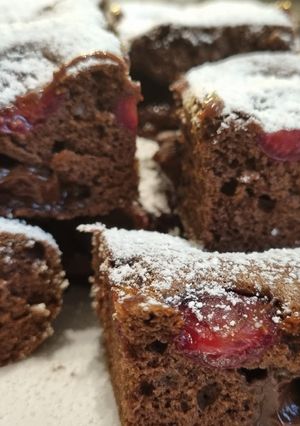 Dupla csokis, pudingos meggyes süti recept fotója