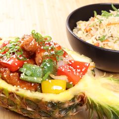 A picture of Sweet & sour chicken.