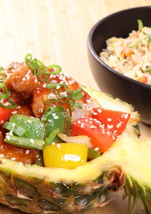 A picture of Sweet & sour chicken.