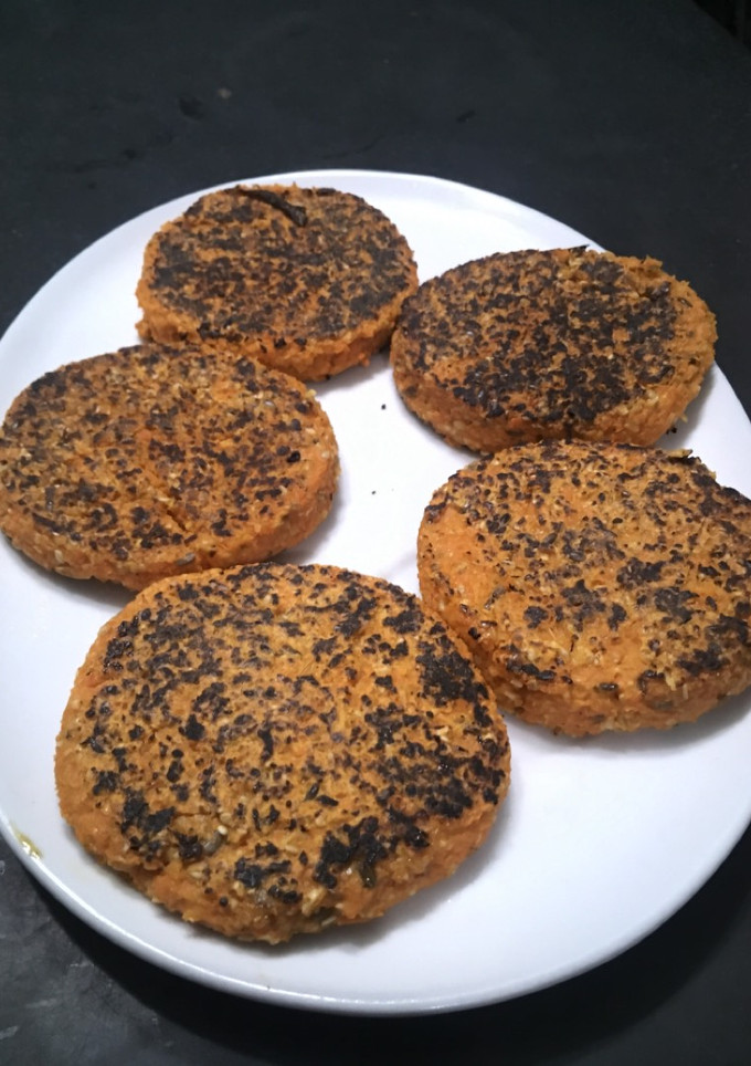 Una foto de Hamburguesas de zanahoria y semillas