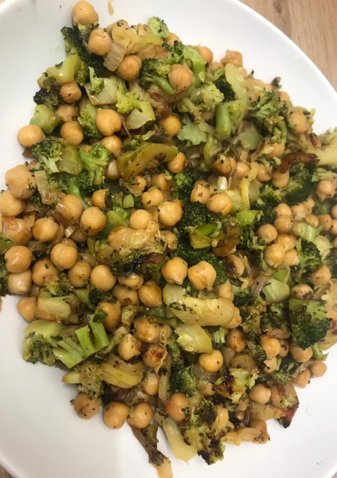 Una foto de Garbanzos con verdura