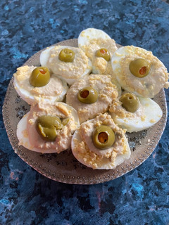 Una foto de Huevos rellenos de crema de ensaladilla