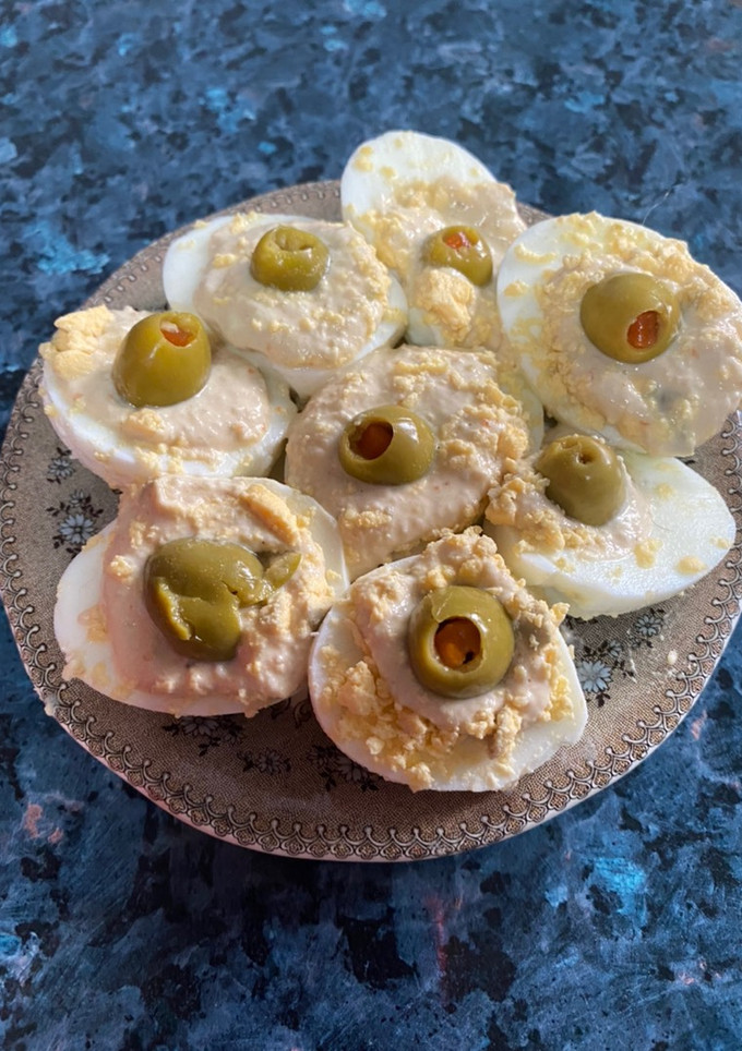 Una foto de Huevos rellenos de crema de ensaladilla
