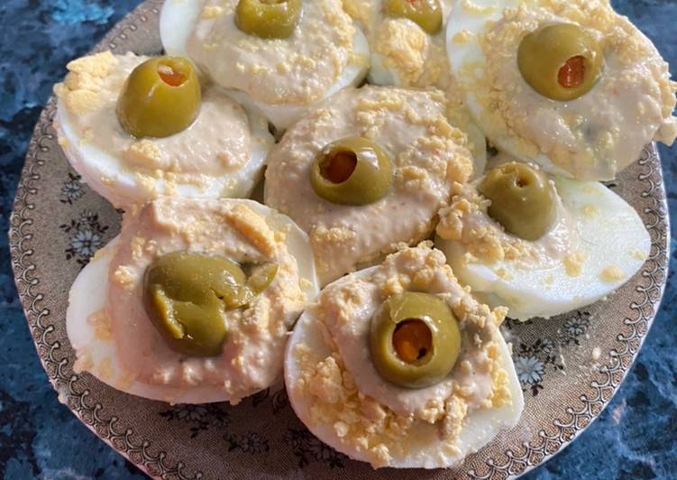 Huevos rellenos de crema de ensaladilla
