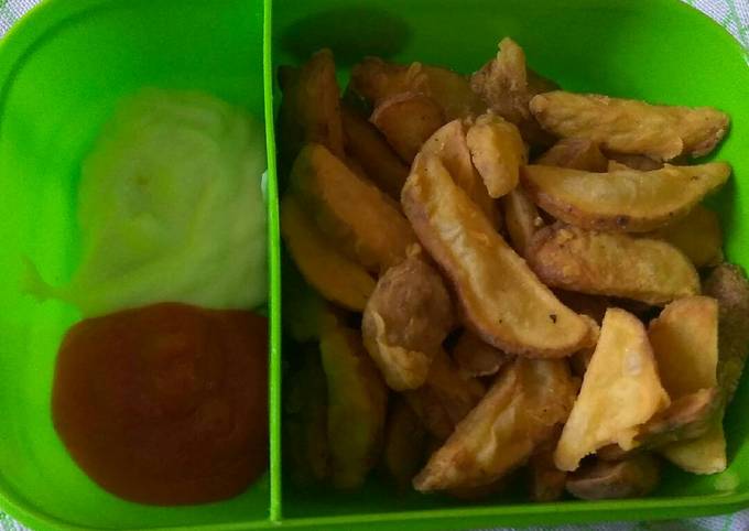 Langkah Mudah untuk Membuat Potato wedges simpel, Menggugah Selera
