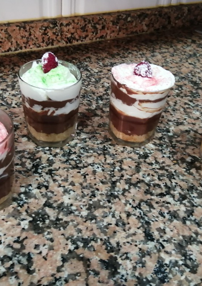 Una foto de Vasitos de chocolate con nata