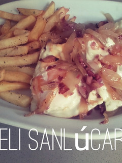Una foto de Huevos encebollados con jamón