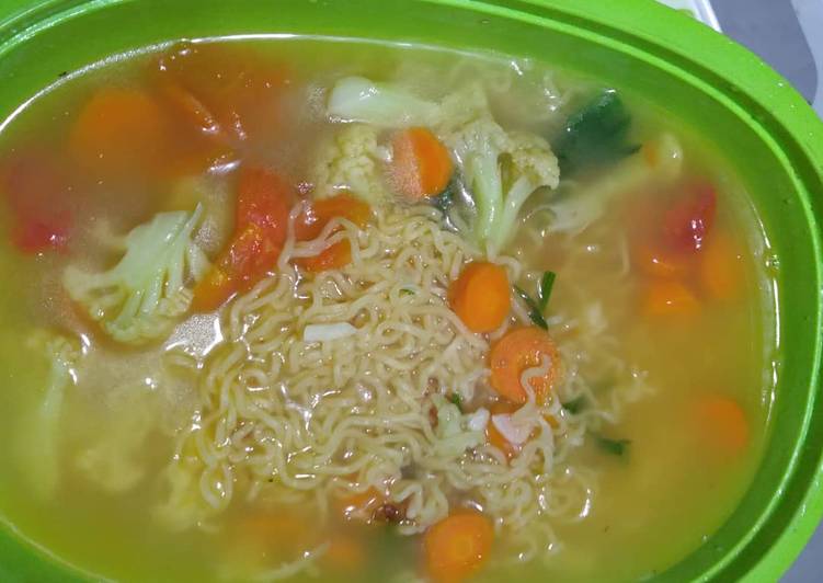 Langkah Mudah untuk Membuat Sup mie / mi sayur yang Enak