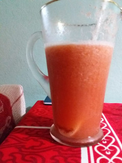 Una foto de Licuado de frutilla y melón
