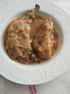 Una foto de Muslos de Pollo a la cerveza a mi manera