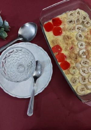 A picture of Fruit custard with jelly.
