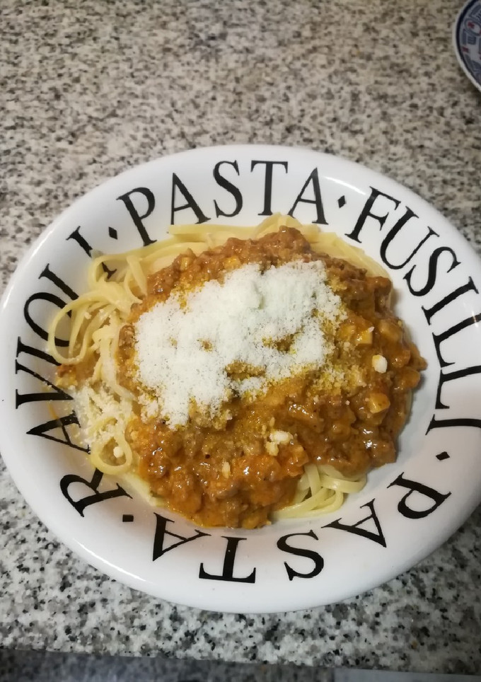 Una foto de Tagliatelle a la boloñesa