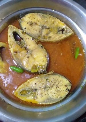 ইলিশের তেল ঝোল (illisher tel jhol recipe in Bengali) রেসিপির প্রধান ছবি