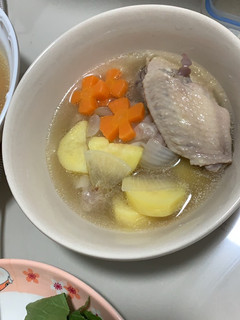 รูปของ เกี๊ยวหมู ซุปไก่มันฝรั่ง