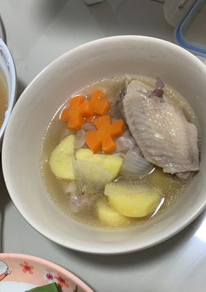 รูปของ เกี๊ยวหมู ซุปไก่มันฝรั่ง