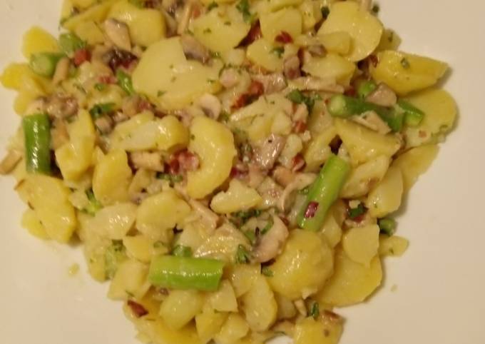Kartoffelsalat mit Pilzen, grünem Spargel und Speck Rezept von Dorothee ...