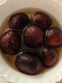 गुलाब जामुन (Gulab jamun recipe in Hindi) रेसिपी मुख्य फोटो
