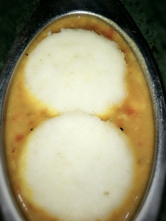 A picture of Idli sambhar.