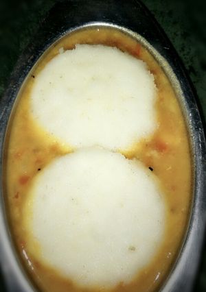 A picture of Idli sambhar.