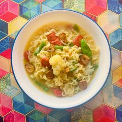 A picture of Instant Vegetable Noodle soup.