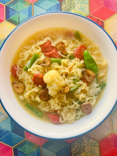 A picture of Instant Vegetable Noodle soup.