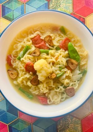 A picture of Instant Vegetable Noodle soup.