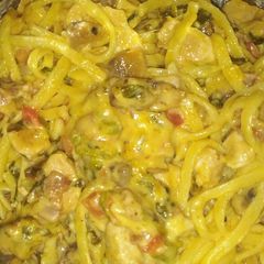 A picture of Creamy chicken alfredo.