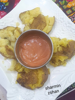 A picture of Smashed potatoes.
