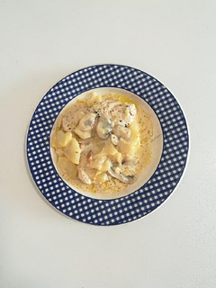 Una foto de Pechuga de pollo en salsa roquefort (Olla Gm g)