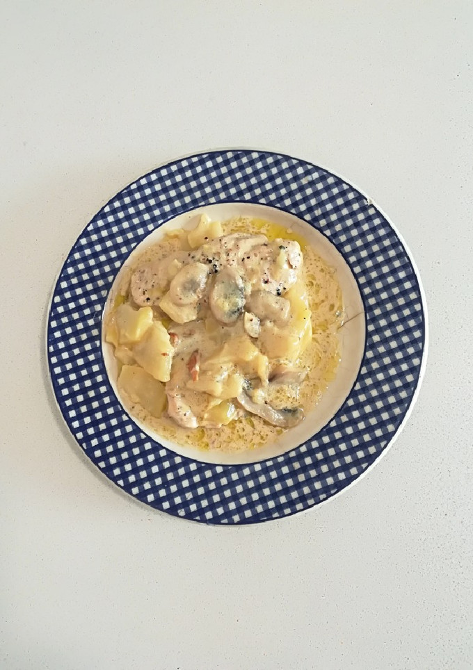 Una foto de Pechuga de pollo en salsa roquefort (Olla Gm g)