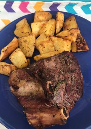 Una foto de Carne al horno con papas nivel dios