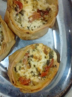 Una foto de Empanadas Caprese (Canasta)