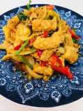 ปลาหมึกผัดผงกะหรี่ไข่เค็ม