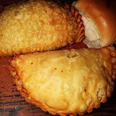 A picture of Empanada de mandioca (yuca).