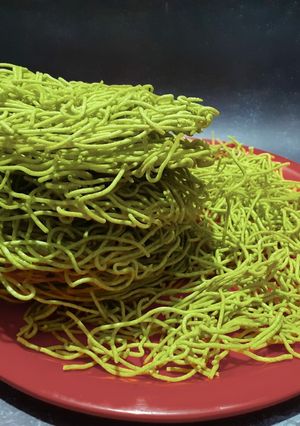 પાલક સેવ (Palak Sev Recipe In Gujarati) રેસીપી મુખ્ય ફોટો