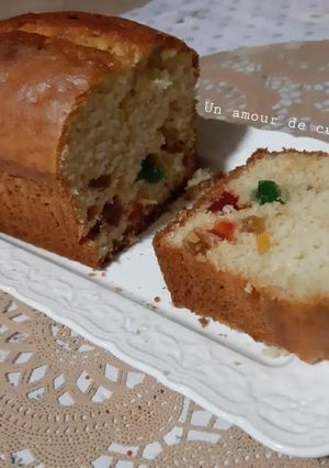 Une photo de Cake aux fruits confits 🍞☕