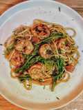 Linguine com Camarão e Bimis ao molho de laranja