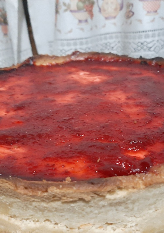 Una foto de Cheesecake de yogurt natural y frutilla o fresa