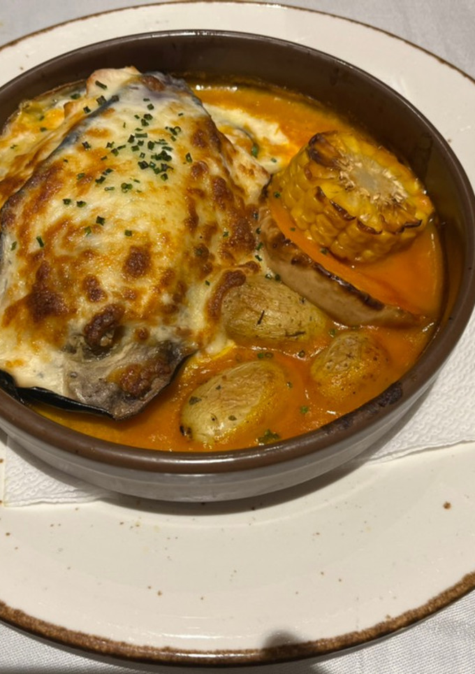 Una foto de Berenjena rellena de verduritas