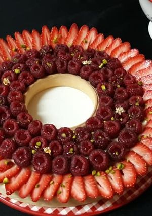 Une photo de Tarte fraises framboises