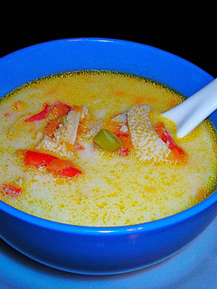 Una foto de Sopa de callos al ajillo y nata Rumania (Ciorba de burta)