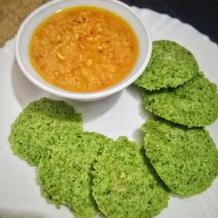 A picture of Quinua and Spinach idli.