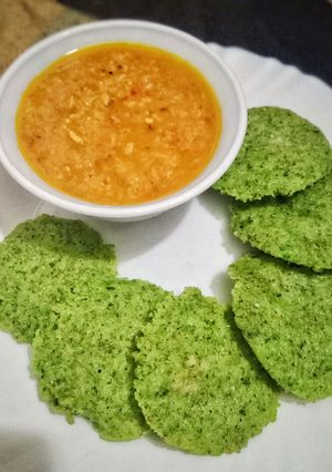 A picture of Quinua and Spinach idli.