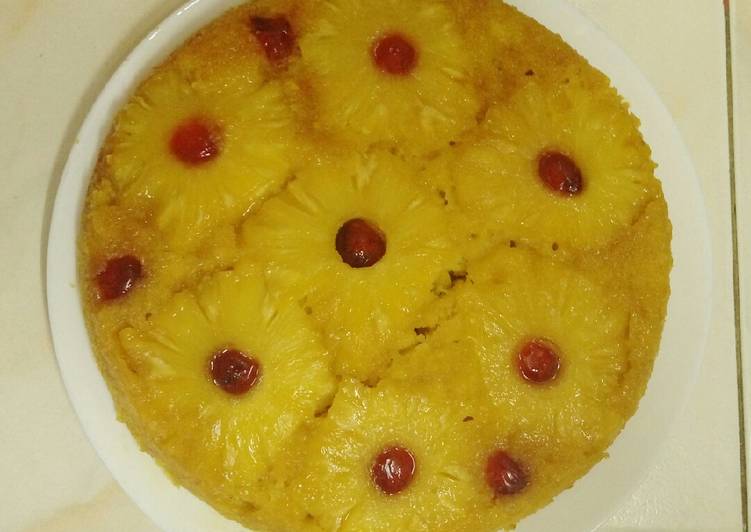 Pineapple upside down cake