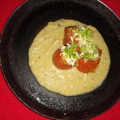 Stuffed tomato with white gravy A picture of Stuffed tomato with white gravy.
